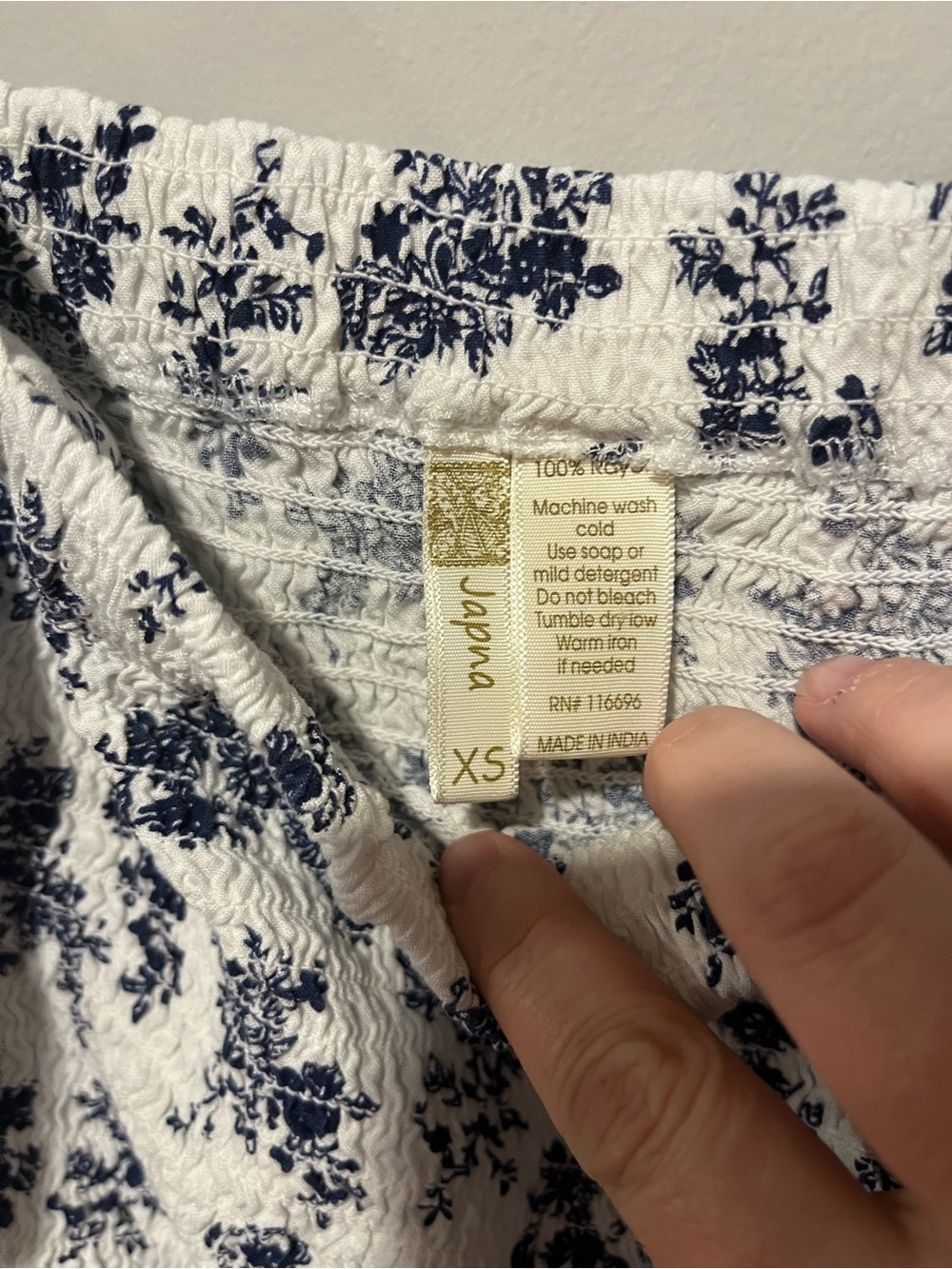 Smocked Square-Neck Puff Sleeve Top - White & Navy women’s xs - Picture 5 of 6